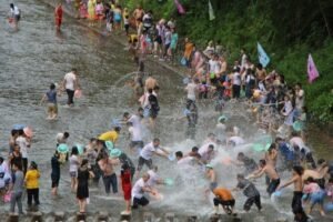 water-people-crowd-mud-festival-interesting-683881-pxhere.com