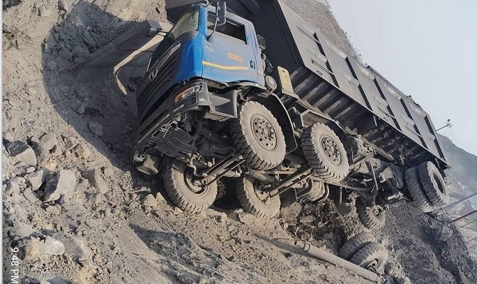KORBA BREAKING:कुसमुंडा कोयला खदान में टिपर पलट, चालक घायल…