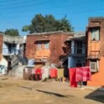 एसईसीएल कुसमुंडा कॉलोनी में छज्जा गिरा, परिवार सुरक्षित  :  कोरबा में जर्जर आवासों में रहने को मजबूर खदान कर्मी